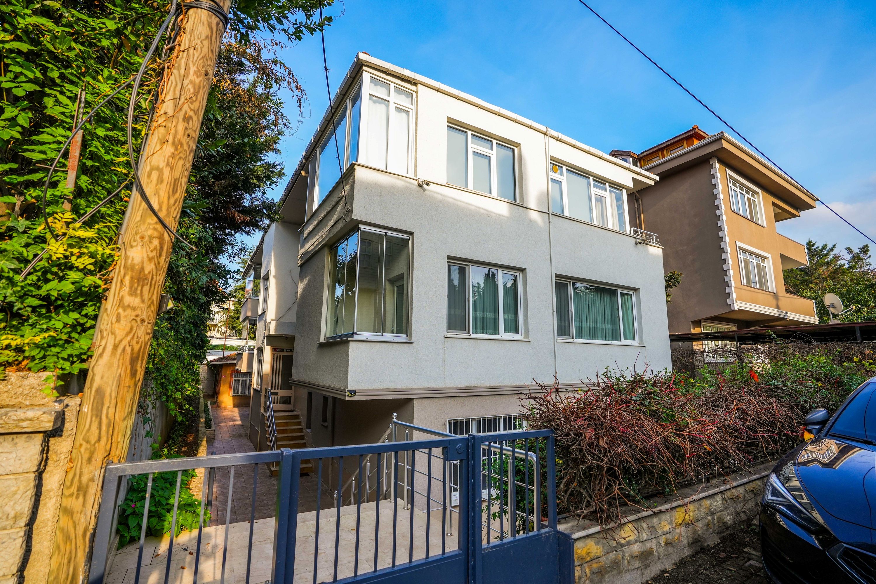 Prime Location Apartment For Sale In Istanbul - Gated community