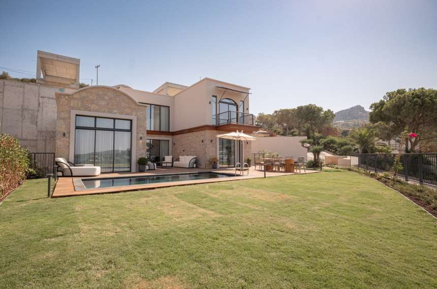 Detached Sea View Villa In Bodrum For Sale - Private pool and garden
