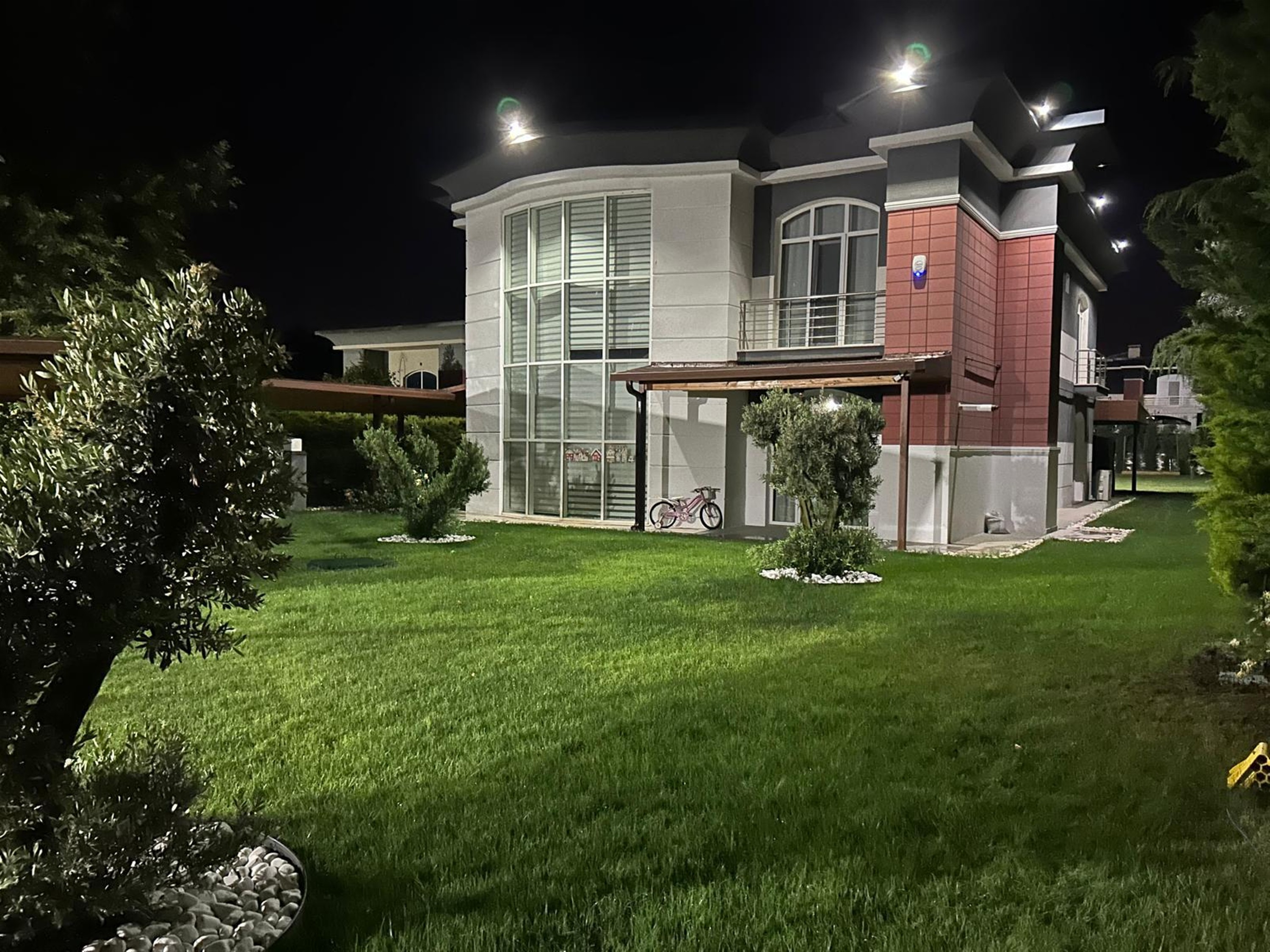 Notable Istanbul Investment Property For Sale - Villa and private garden