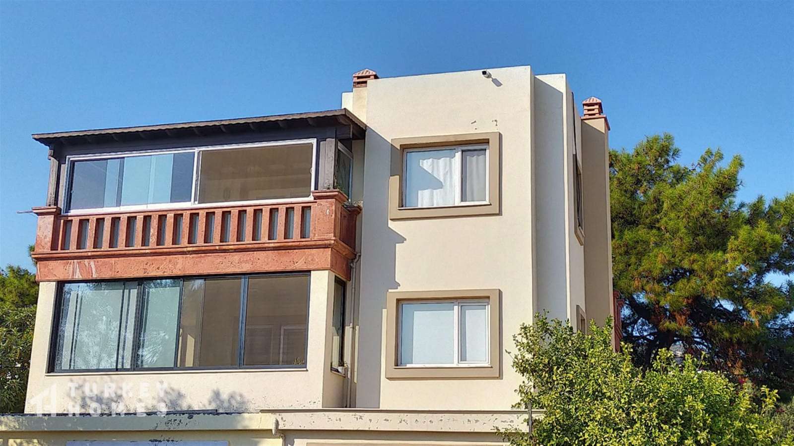 A Beautiful Sea-View Apartment For Sale - Top floor apartment with enclosed balcony