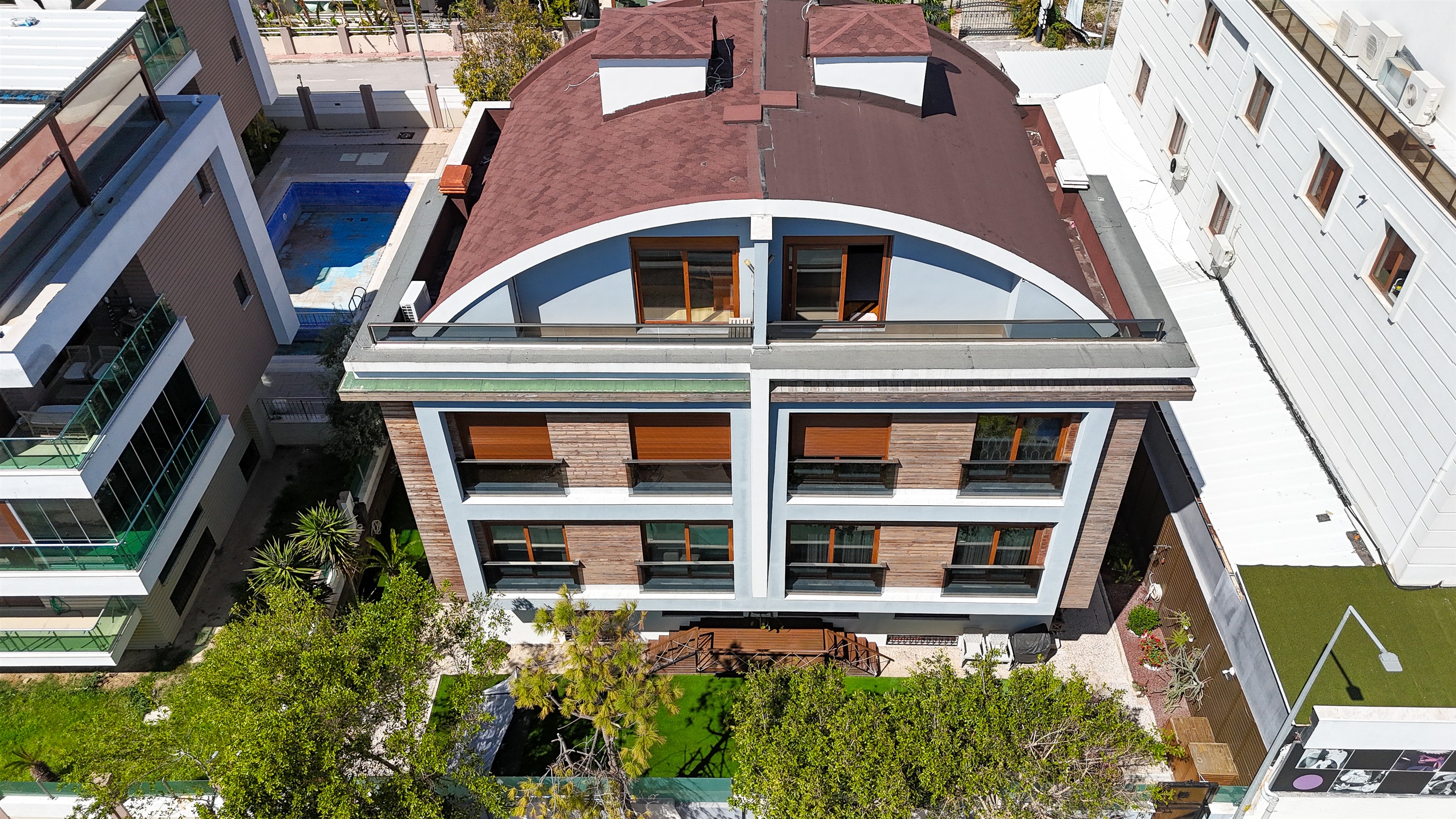 Seafront Antalya Property For Sale - Prime Location Antalya Villa In Muratpasa With Private Facilities