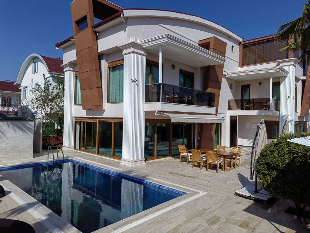 Stunning 4-Bed Belek Villa - Antalya