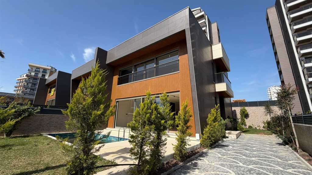 4-Bedroom Villa - Altintas, Antalya