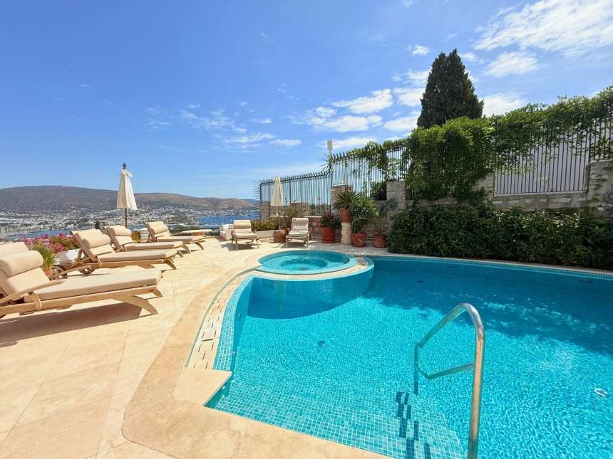 Prestigious Bodrum Villa For Sale – Private pool with sea views