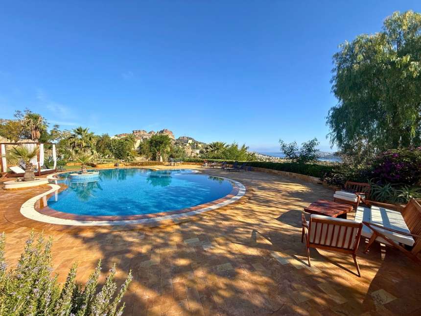 Inspiring Bodrum Mansion For Sale In Yalikavak - Beautiful garden with a private pool