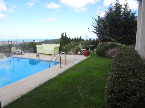Luxury Bosphorus View Villa For Sale In Destingiushed Tarabya, Istanbul - Gardens and pool