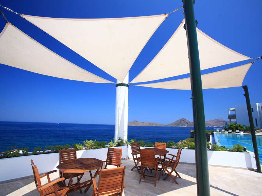 Yalikavak Seafront Apartments -Bodrum - Shaded seating