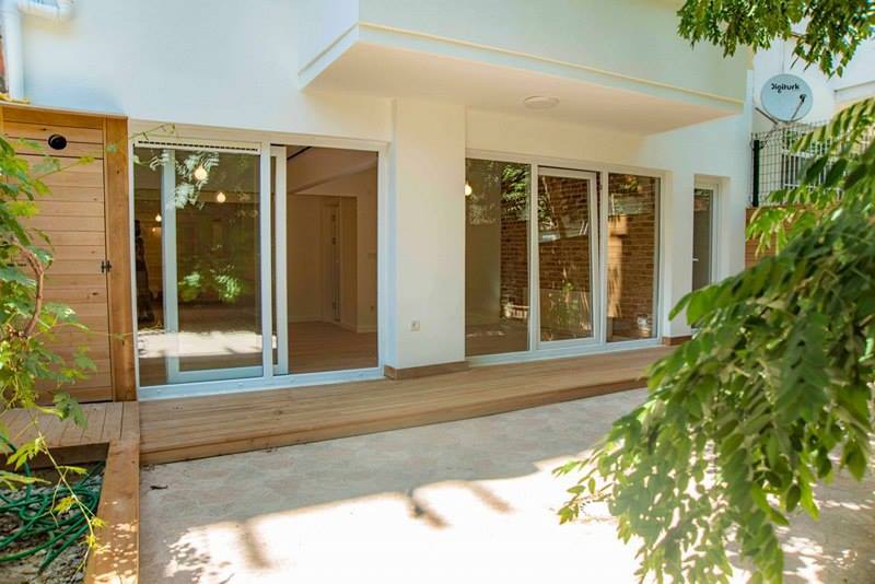 Sisli Renovated Garden Apartment, Istanbul - Private garden