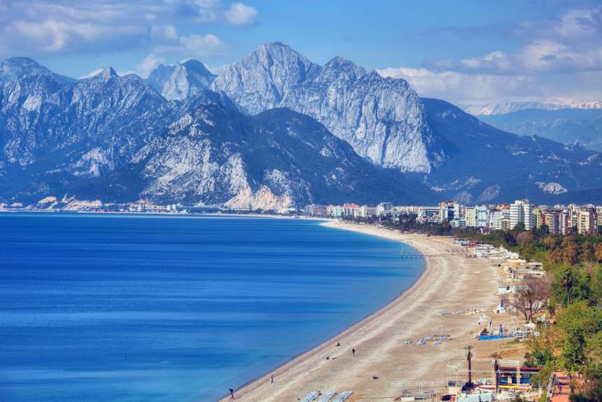Antalya Breaks July Tourism Record with Over 100,000 Visitors in One Day